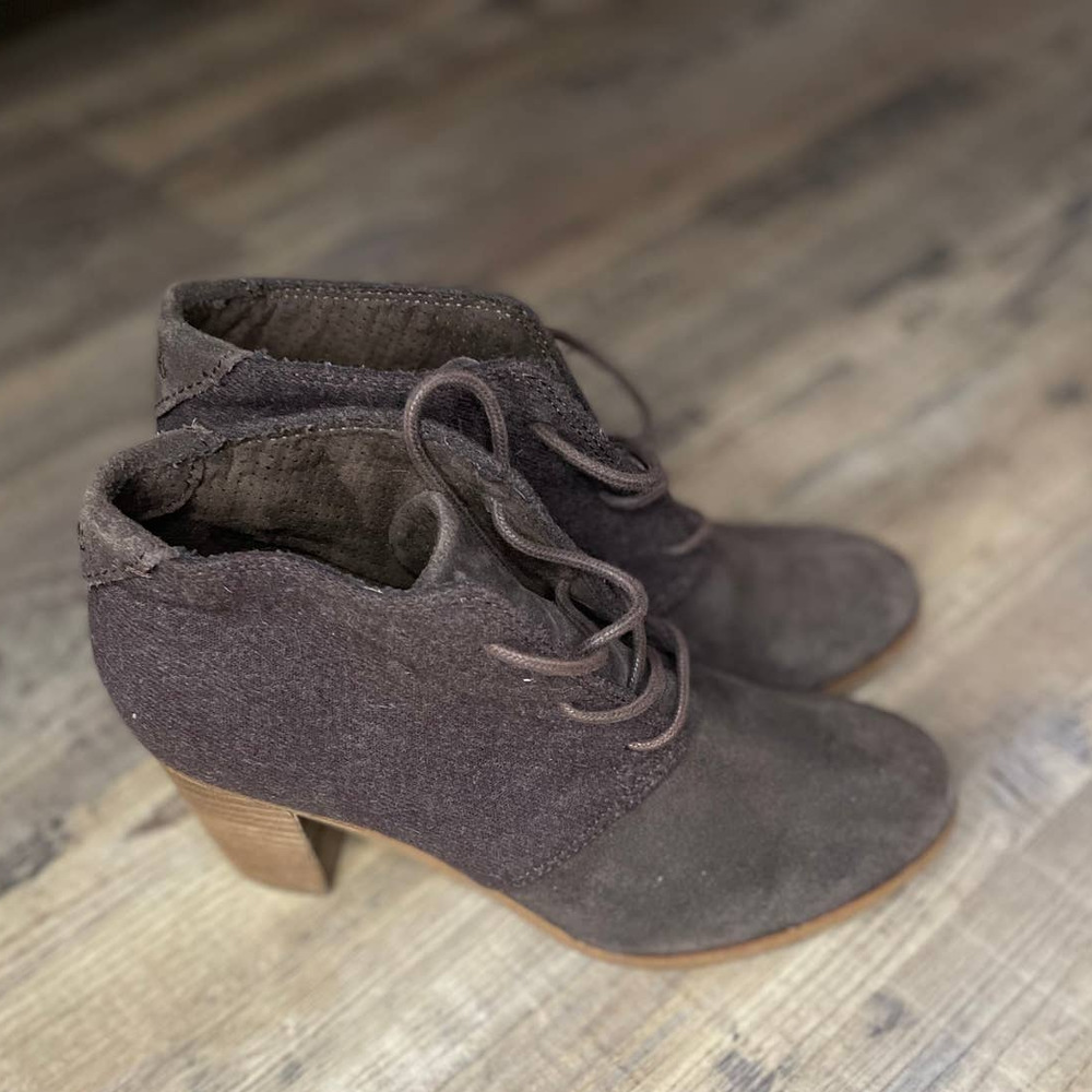 TOMS Suede Lunata Ankle Boots Brown Heeled Round Toe Lace Up Booties Womens 7.5